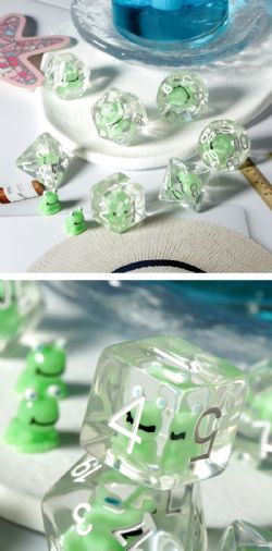 7 DICE, RESIN DICE SET, TRANSPARENT WITH FROGS