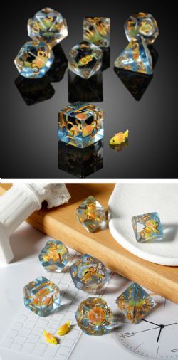 7 DICE, RESIN DICE SET, TRANSPARENT WITH GOLDFISHES