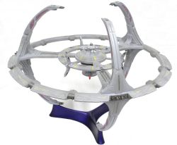 AMT -  1/3000 - DEEP SPACE 9 -  STAR TREK 1245