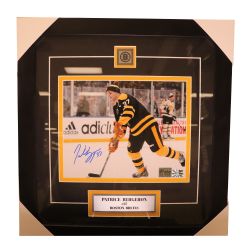 BOSTON BRUINS -  PATRICE BERGERON AUTOGRAPHED FRAME PHOTO (8
