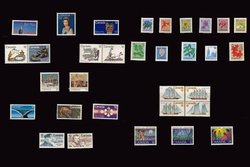 CANADA -  1977 COMPLETE YEAR SET, 32 USED STAMPS