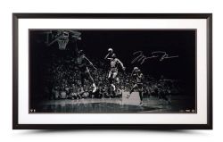 CHICAGO BULLS -  MICHAEL JORDAN AUTOGRAPHED FRAME - 