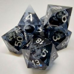 DEATH'S HEAD DICE -  BLUE IN A BLACK SUEDE POUCH (7)