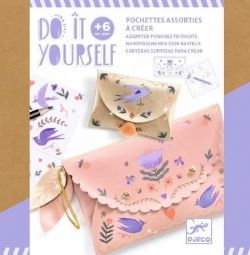 DO IT YOURSELF -  ASSORTED POUCHES TO CREATE (MULTILINGUAL)
