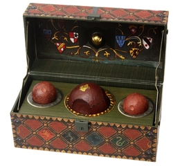 HARRY POTTER -  COLLECTIBLE QUIDDITCH SET