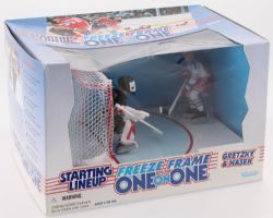 HOCKEY -  FREEZE FRAME ONE ON ONE - WAYNE GRETZKY VS. DOMINIK HASEK (4
