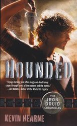 IRON DRUID CHRONICLES, THE -  HOUNDED MM 01