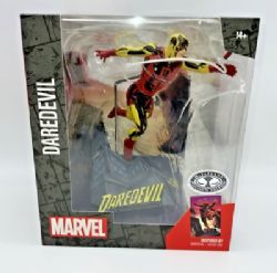 MARVEL -  DAREDEVIL WITH SCENE (BASED ON DAREDEVIL #600) - PLATINUM EDITION FIGURE 1/10 -  MCFARLANE TOYS