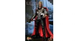 MARVEL -  THOR SIXTH SCALE FIGURE -  HOT TOYS