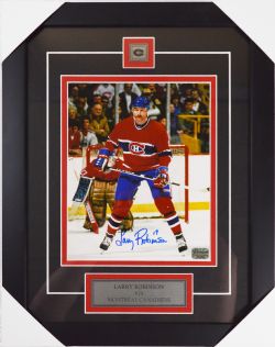 MONTRÉAL CANADIENS -  LARRY ROBINSON AUTOGRAPHED FRAME PHOTO (8