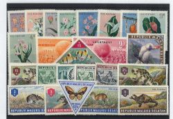 REPUBLIC OF SOUTH MALUKU -  100 ASSORTED STAMPS - REPUBLIC OF SOUTH MALUKU