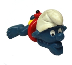 SMURFS -  SWIMMER SMURF - RED AND BLACK WATER WING, NO MOUTH - SLIGHT WEAR -  SCHTRUOMPFS 1977 20025