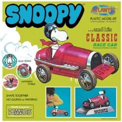 SNOOPY -  SNOOPY AND HIS CLASSIC RACE CAR MOTORIZED SNAP MODEL KIT
