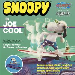 SNOOPY -  SNOOPY IS JOE COOL MOTORIZED MODEL KIT