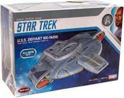 STAR TREK -  U.S.S. DEFIANT NX-74205 LEVEL 2 1/1000 -  DEEP SPACE NINE