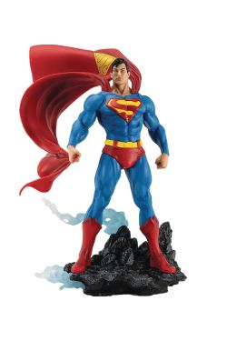 SUPERMAN -  SUPERMAN FIGURE - 1/8 SCALE