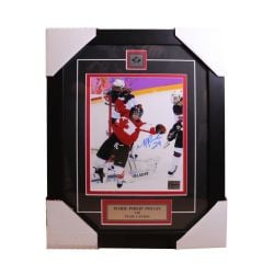 TEAM CANADA -  MARIE-PHILIP POULIN AUTOGRAPHED FRAME PHOTO (8