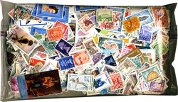 WORLD -  2500 ASSORTED STAMPS - WORLD