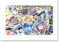 WORLD -  900 ASSORTED STAMPS - WORLD
