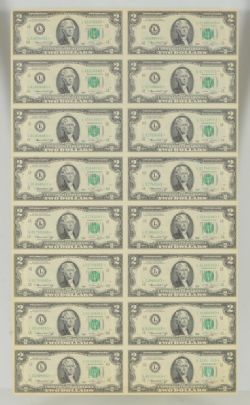 1976 -  PLANCHE NON-COUPÉE DE BILLETS DE 2 DOLLARS (2X8)