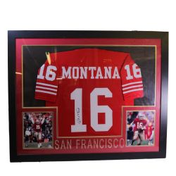 49ERS DE SAN FRANCISCO -  JERSEY ENCADRÉ AUTOGRAPHIÉ DE JOE MONTANA