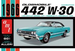AMT -  1/25 - OLDSMOBILE HARDTOP 1966 1432