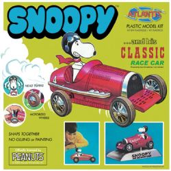 ATLANTIS -  SNOOPY AND HIS CLASSIC RACE CAR MOTORIZED SNAP MODEL KIT -  PEANUTS