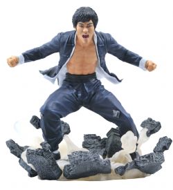 BRUCE LEE -  DIAMOND SELECT - FIGURINE GALLERY DIORAMA EN PVC - 