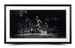 BULLS DE CHICAGO -  CADRE AUTOGRAPHIÉE DE MICHAEL JORDAN - 