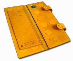 ETUI DE CUIR POUR 200 DOLLARS EN OR