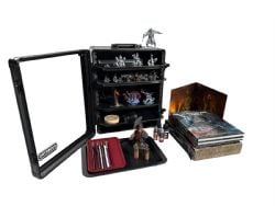 EVORETRO -  PRÉSENTOIR ET MALLETTE DE TRANSPORT EN ALUMINIUM POUR FIGURINES ET MODÈLES DE COLLECTION, AVEC 5 PLATEAUX MÉTALLIQUES