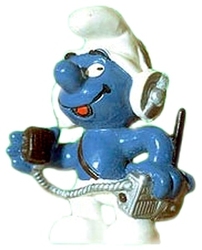 SCHTROUMPFS -  SCHTROUMPF OPÉRATEUR RADIO - VARIÉTÉ RADIO ARGENT - USURE LÉGÈRE -  1982 SMURFS 20143