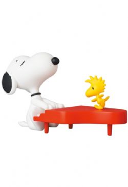 SNOOPY ET LES PEANUTS -  FIGURINE DU PIANISTE SNOOPY -  ULTRA DETAIL FIGURE