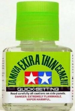 TAMIYA -  COLLE POUR MODELES EN PLASTIQUE (40 ML) (PRISE RAPIDE) -  COLLE