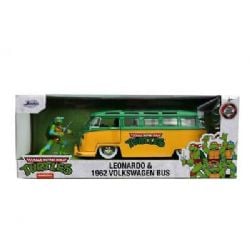 TEENAGE MUTANT NINJA TURTLE -  MICROBUS 1962 1/24 AVEC FIGURINE DE LEONARDO - VERT ET JAUNE -  VOLKSWAGEN